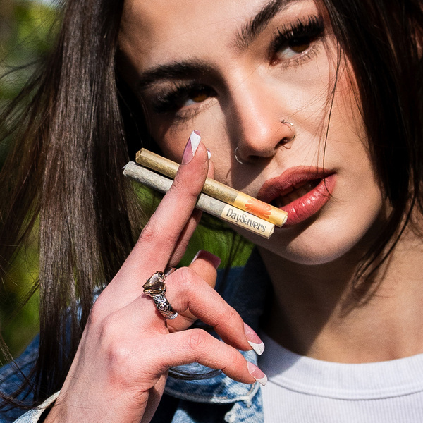 DaySavers Natural Brown Half Gram 1 1/4 Artisan Pre Rolled Tubes - Ultra-Thin Slow-Burning French-Milled Rolling Paper